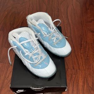 Hardly worn Nike little posite one